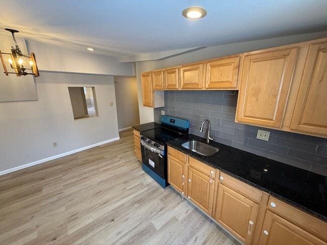 Building Photo - 2/3 Bedroom, 1 Bath Two Story Mill Street Apartment