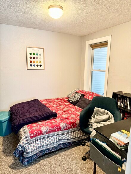 Building Photo - 27 Florence St