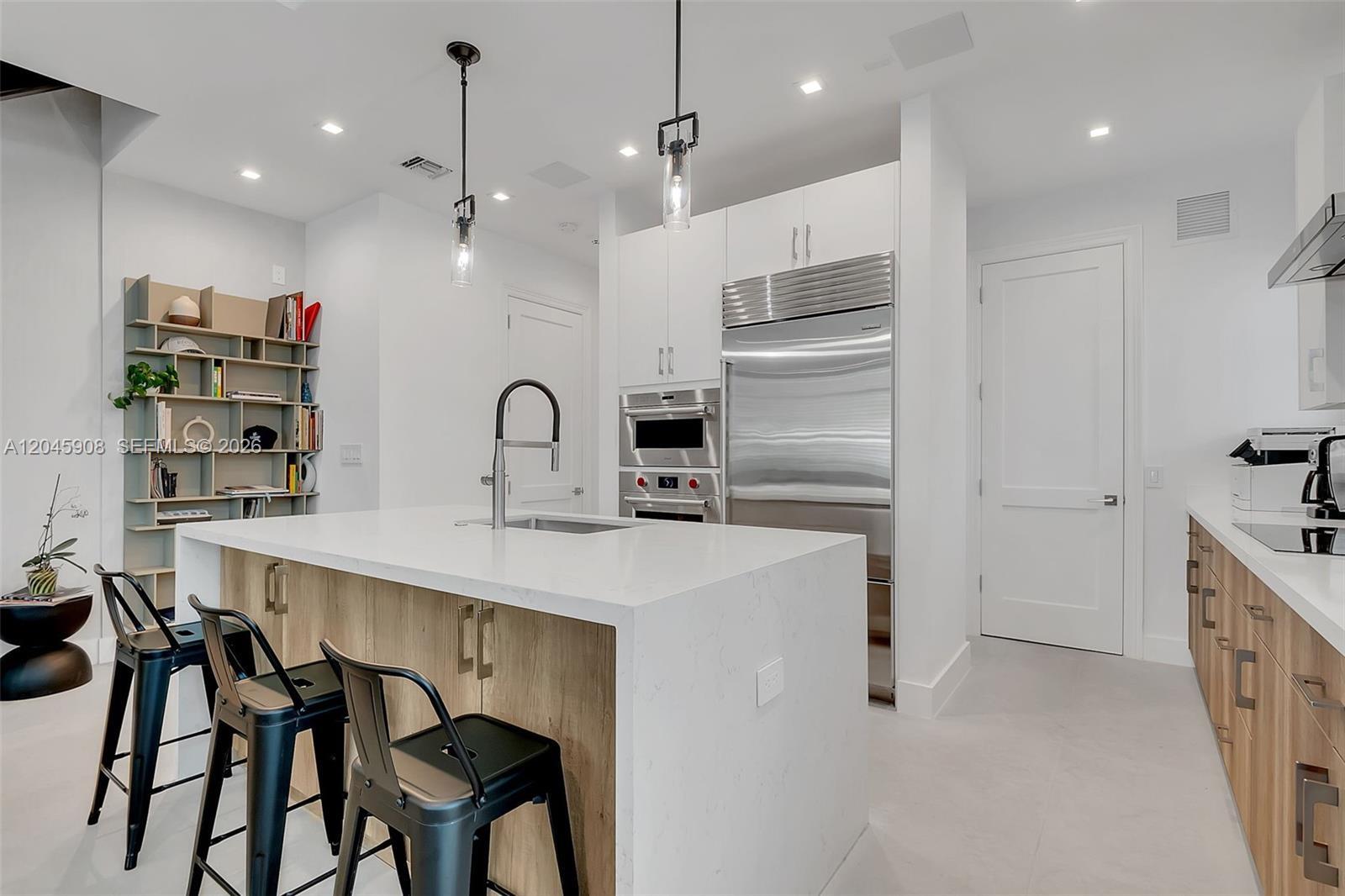 Building Photo - 3406 Ponce de Leon Blvd
