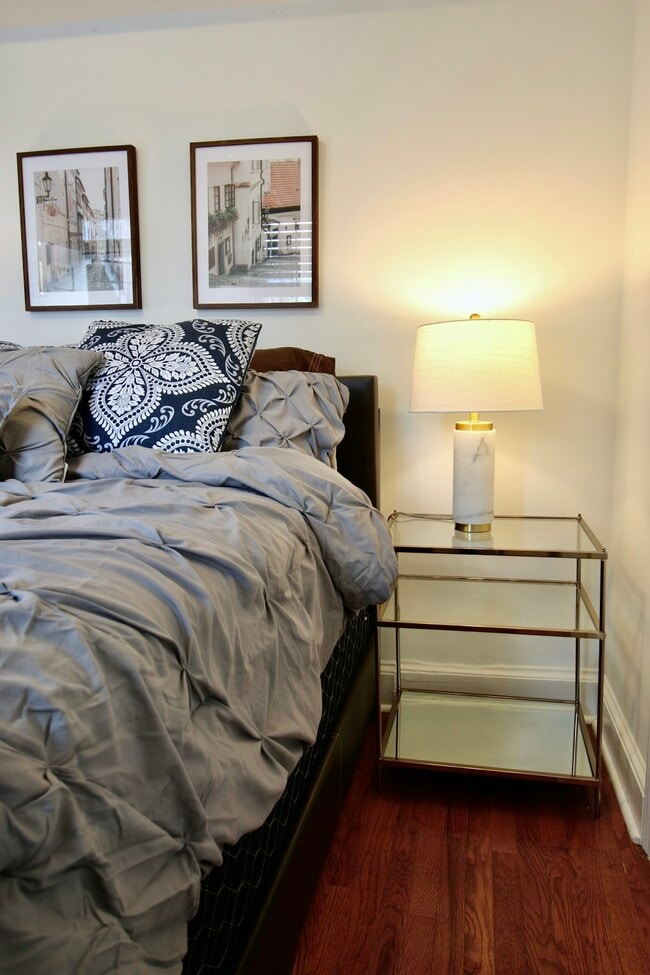 Building Photo - 1423 E Street NE, Unit First Floor