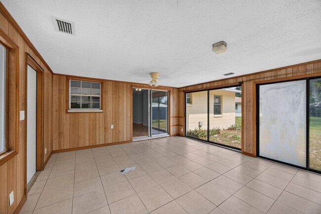 Building Photo - 328 Palos Ct