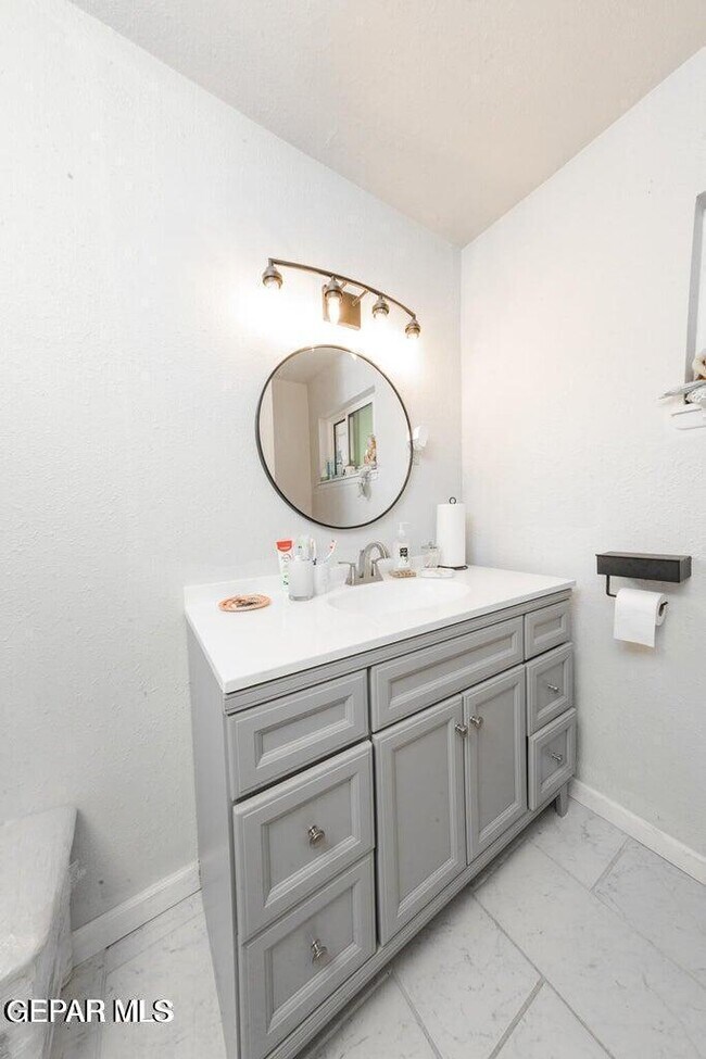 Building Photo - 4217 Canterbury Dr