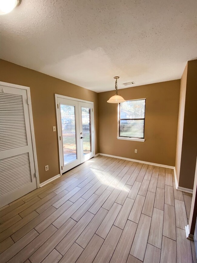 Building Photo - Townhome in Fort Walton Beach!