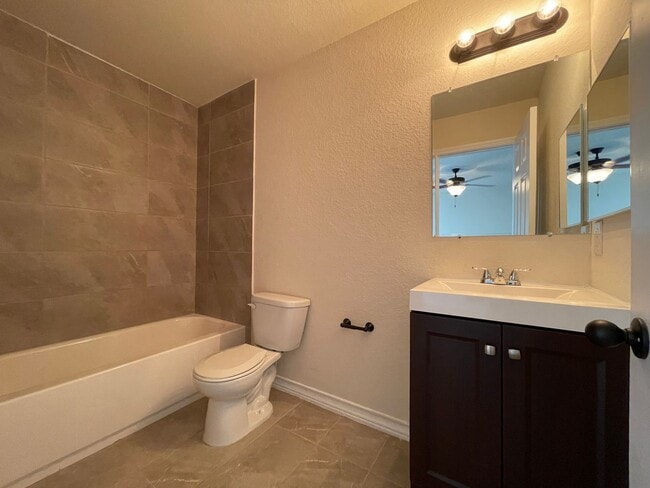 Building Photo - Townhome for rent