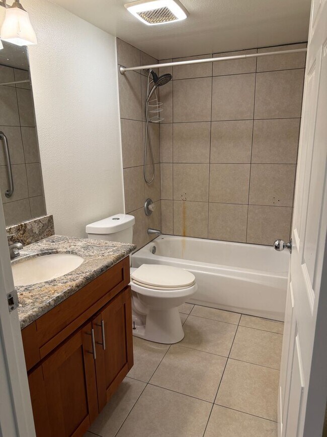 Building Photo - Ground floor 2 bedroom apartment in Wailuku