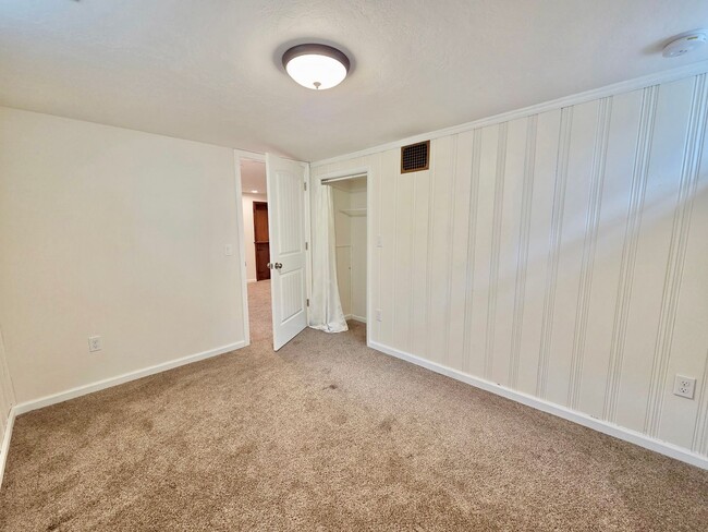Building Photo - Beautiful Home in Millcreek, UT!