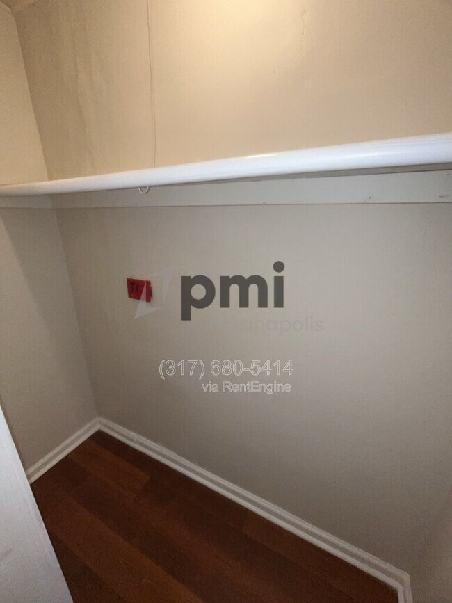 Building Photo - 402 N Delaware St