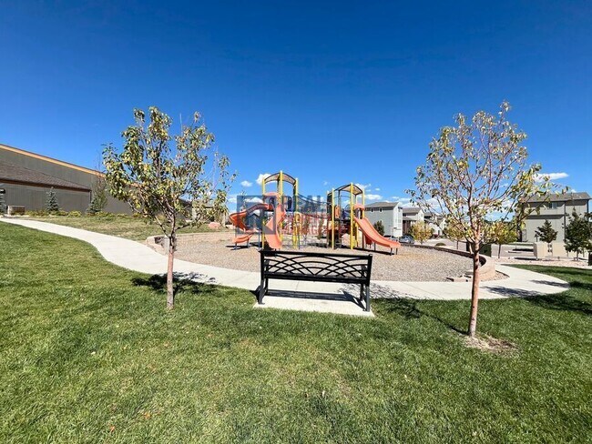 Building Photo - 942 Petra Heights