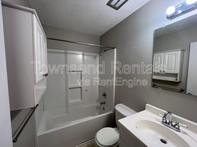 Building Photo - 718 Dandridge Dr