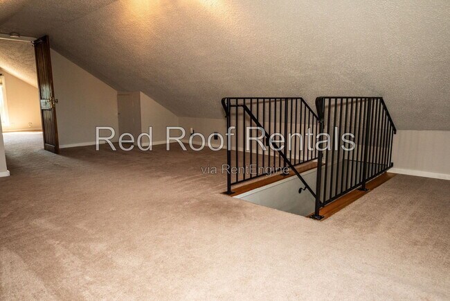 Building Photo - 702 S 51st St