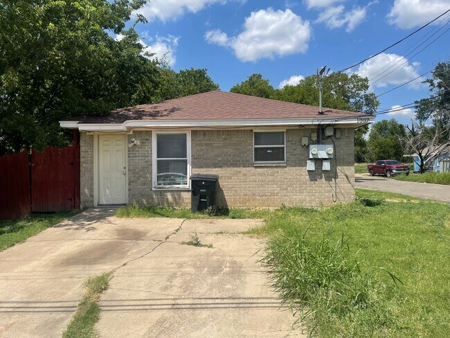 Primary Photo - 1007 York Ave
