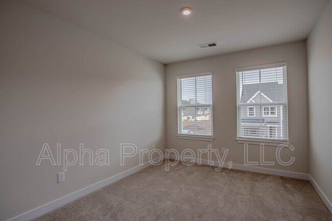 Building Photo - 219 Clearwood Dr
