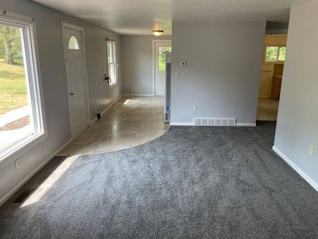 Building Photo - Charming 3-Bedroom Ranch Home in Comstock ...