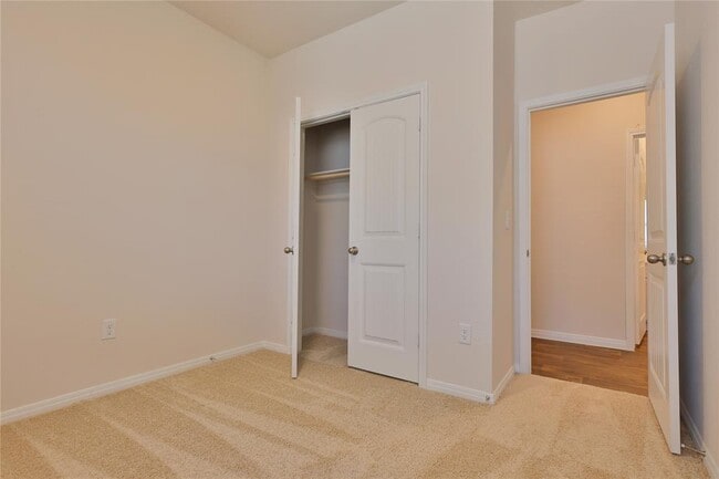 Building Photo - 132 Mackinac Ln