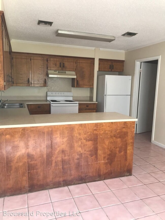 Building Photo - 2 br, 2.5 bath House - 2711 E Simcoe St #8