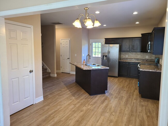 Building Photo - 3 Bedroom, 2.5 bath home - Sneads Ferry - ...