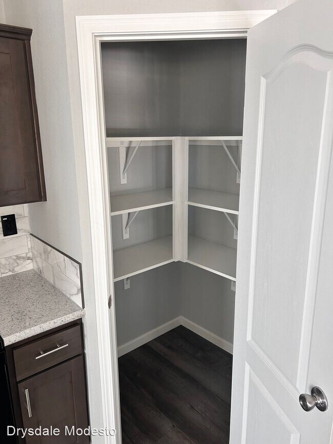 Building Photo - 2 br, 1.5 bath House - 3623 Toomes Rd.