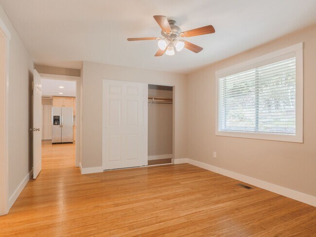 Building Photo - 3 Bed - 1.5 Bath Home in Des Moines WA