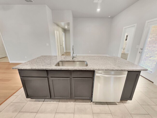 Building Photo - Fabulous 3/2/2 home in Bell Farms - Cooper...