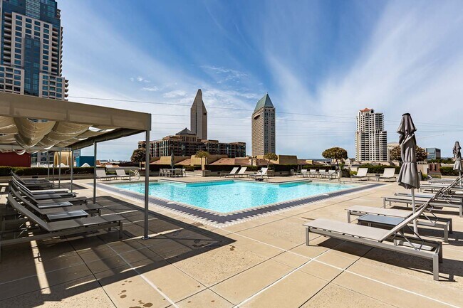 Complex Pool - 700 Front St