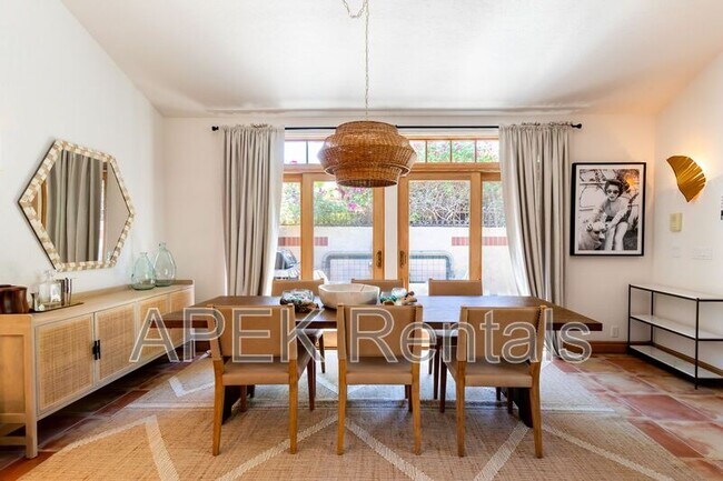 Building Photo - 690 W Linda Vista Dr