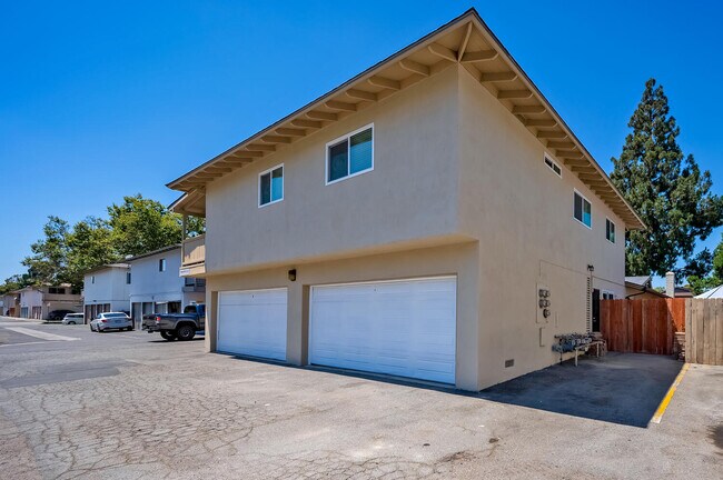 Building Photo - 2620 W Aurora St