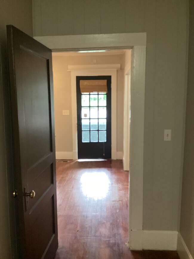 Building Photo - 2404 Whitesburg Dr