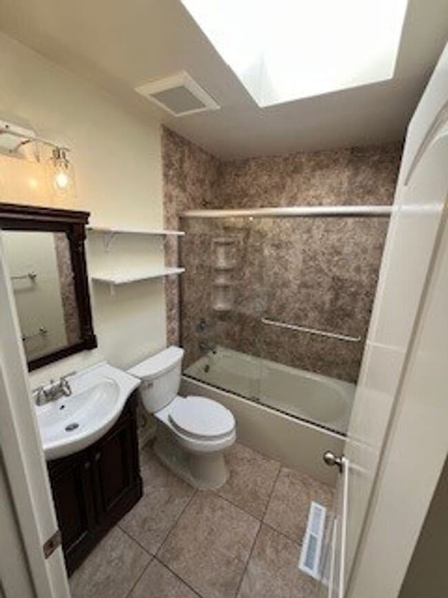 Building Photo - Hardeman