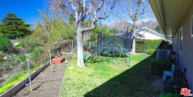 Building Photo - 2260 Los Amigos St