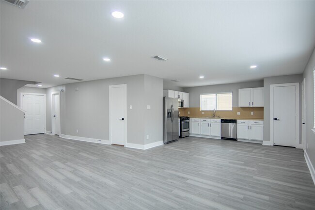 Building Photo - 20911 Young Meadows Way