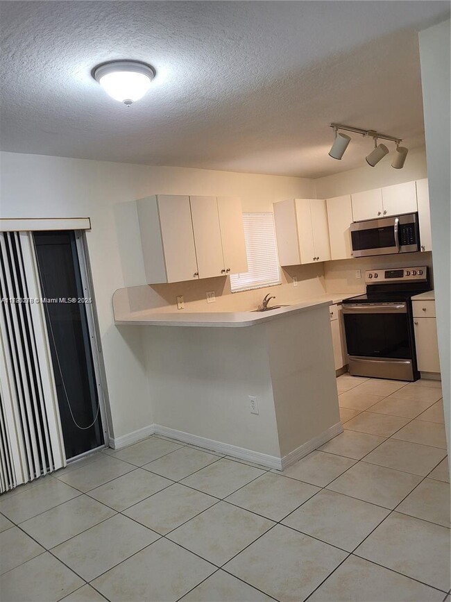 Building Photo - 1260 SE 31st Ct