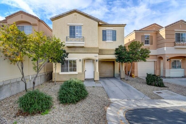 Building Photo - Great home with 4 bedrooms, 2.5 baths. New Floors Paint and Countertops.