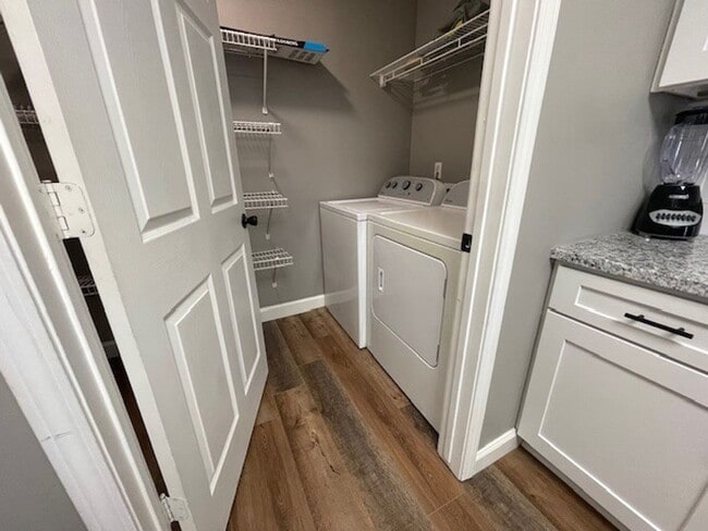 Building Photo - Furnished 2 bedroom 2 bath - Garden Level