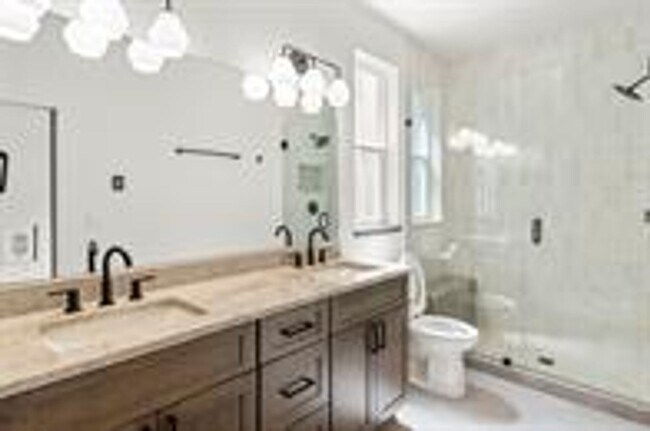 Building Photo - 4bed/2bath house on Village Greens Golf Co...