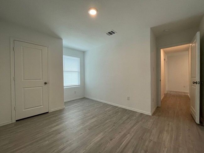 Building Photo - Single Family Home For Rent