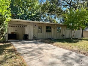 Building Photo - Spacious 3-Bedroom 1-Bath First-Floor Unit...