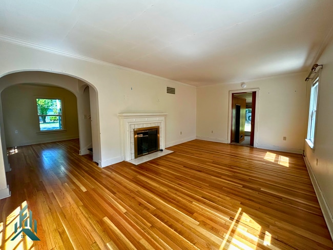 Building Photo - Charming 4 Bedroom Home with Hardwood Floors, Gas Fireplace & Large Fenced Yard