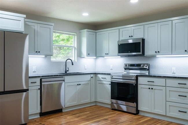 Building Photo - 329 Flores St