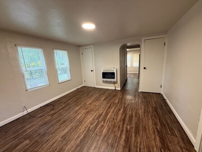Building Photo - 1612 N Villa Ave
