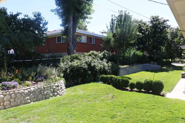 Building Photo - Sandy home for rent(basement only)