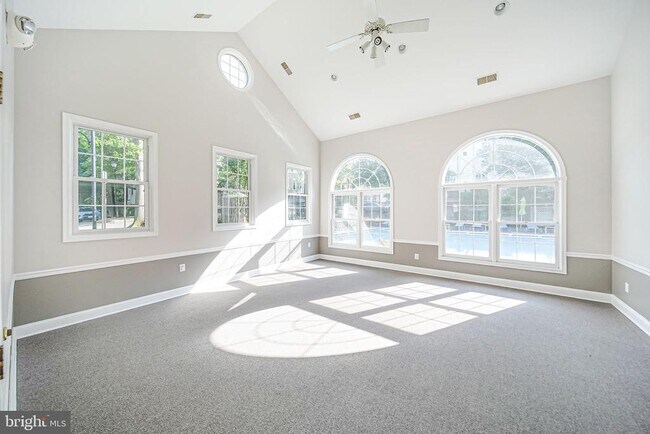 Building Photo - 2426 N Hampton Dr