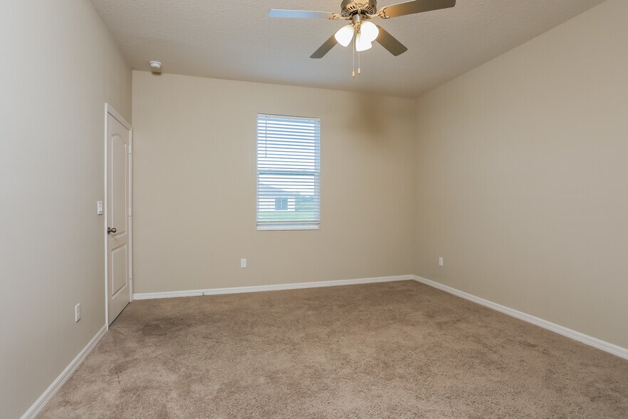 Building Photo - 1715 Party Pl