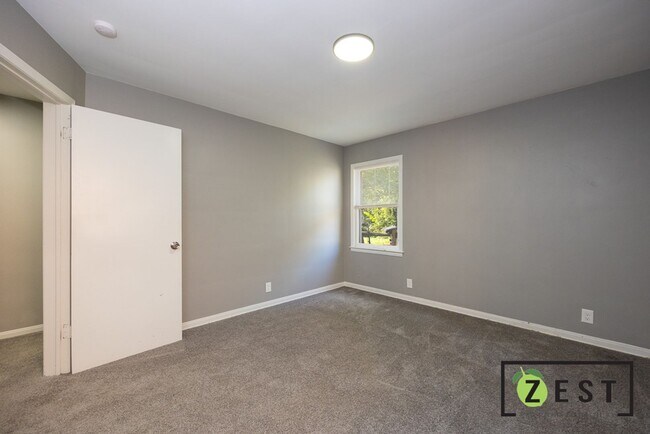 Building Photo - 5235 Chatsworth St