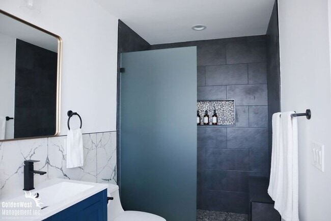 Building Photo - Stylish Updated 3Bdm 2Ba Upstairs Unit in the Heart of Old Town San Diego!