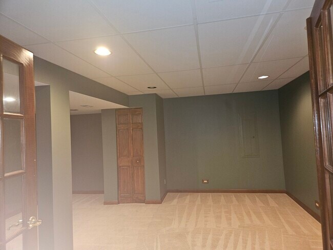 Building Photo - 733 Woodbury Ct