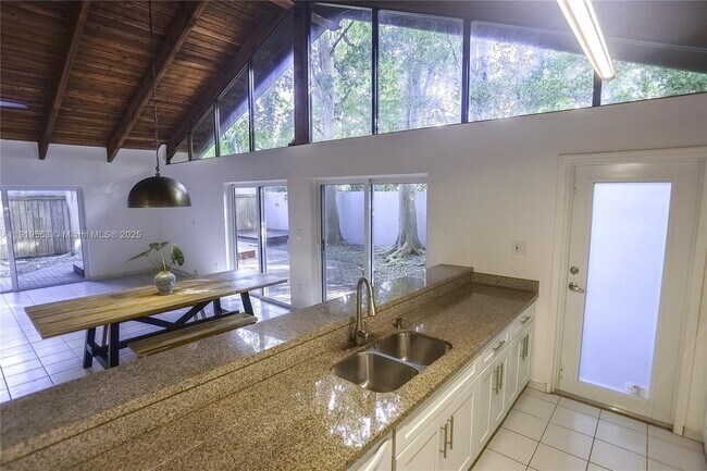 Building Photo - 3080 Allamanda St