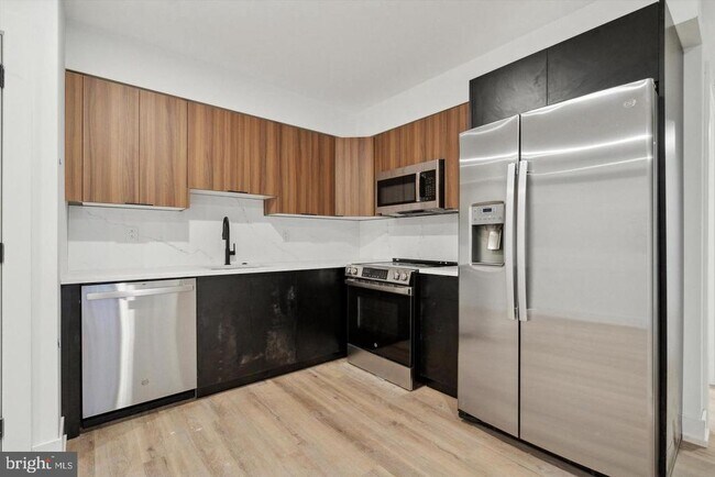 Building Photo - 808 N 3rd St
