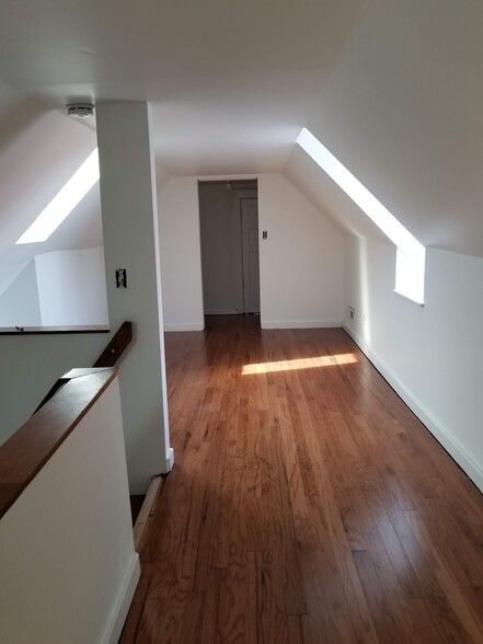 Closet at opposite end of bedroom has 8' hanging space - 810 E Washington St