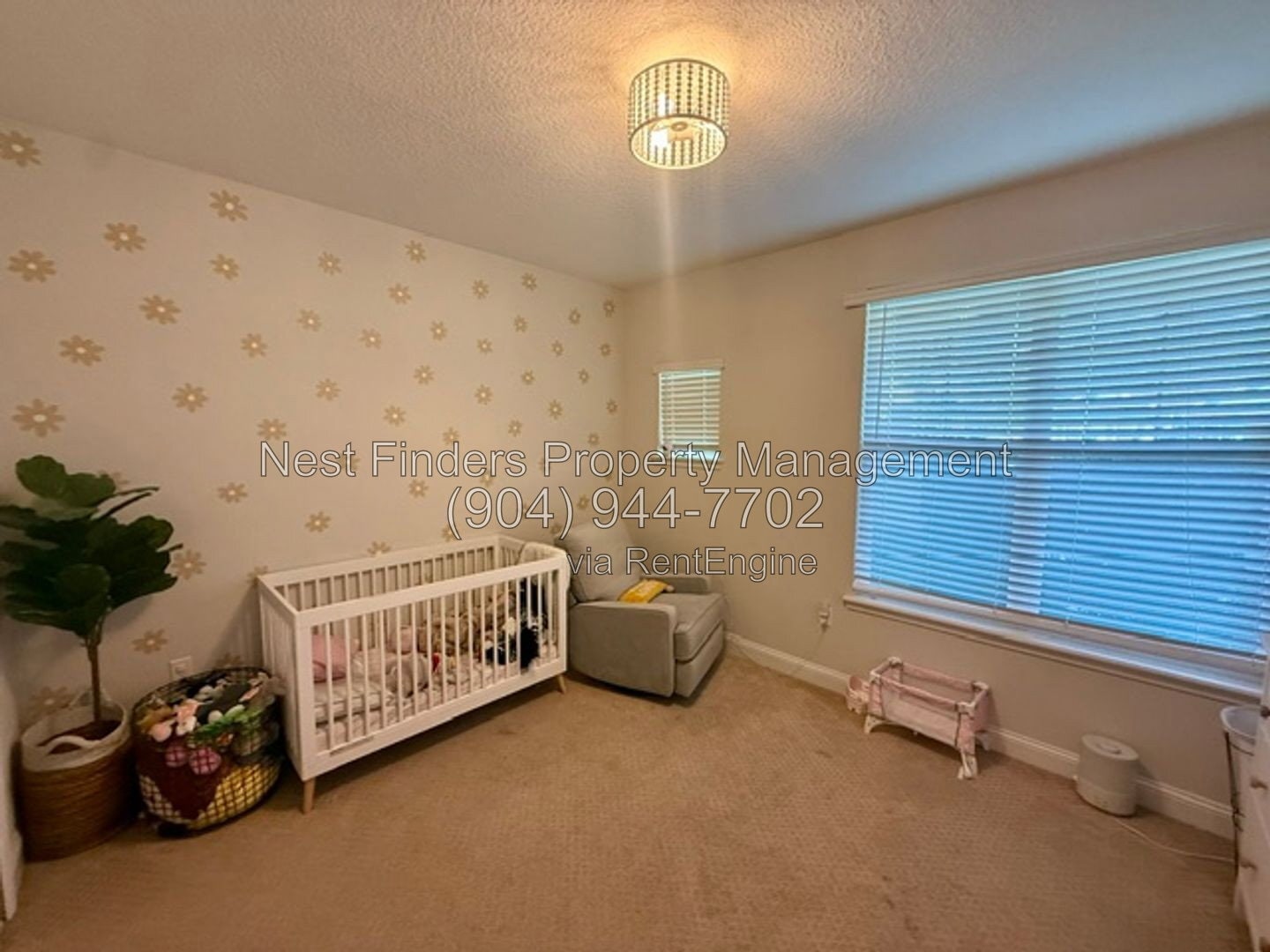 Building Photo - 300 N Shadowwood Dr