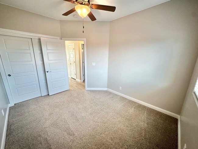 Building Photo - Red Mountain Jewel!  WITH SOLAR PANELS!!